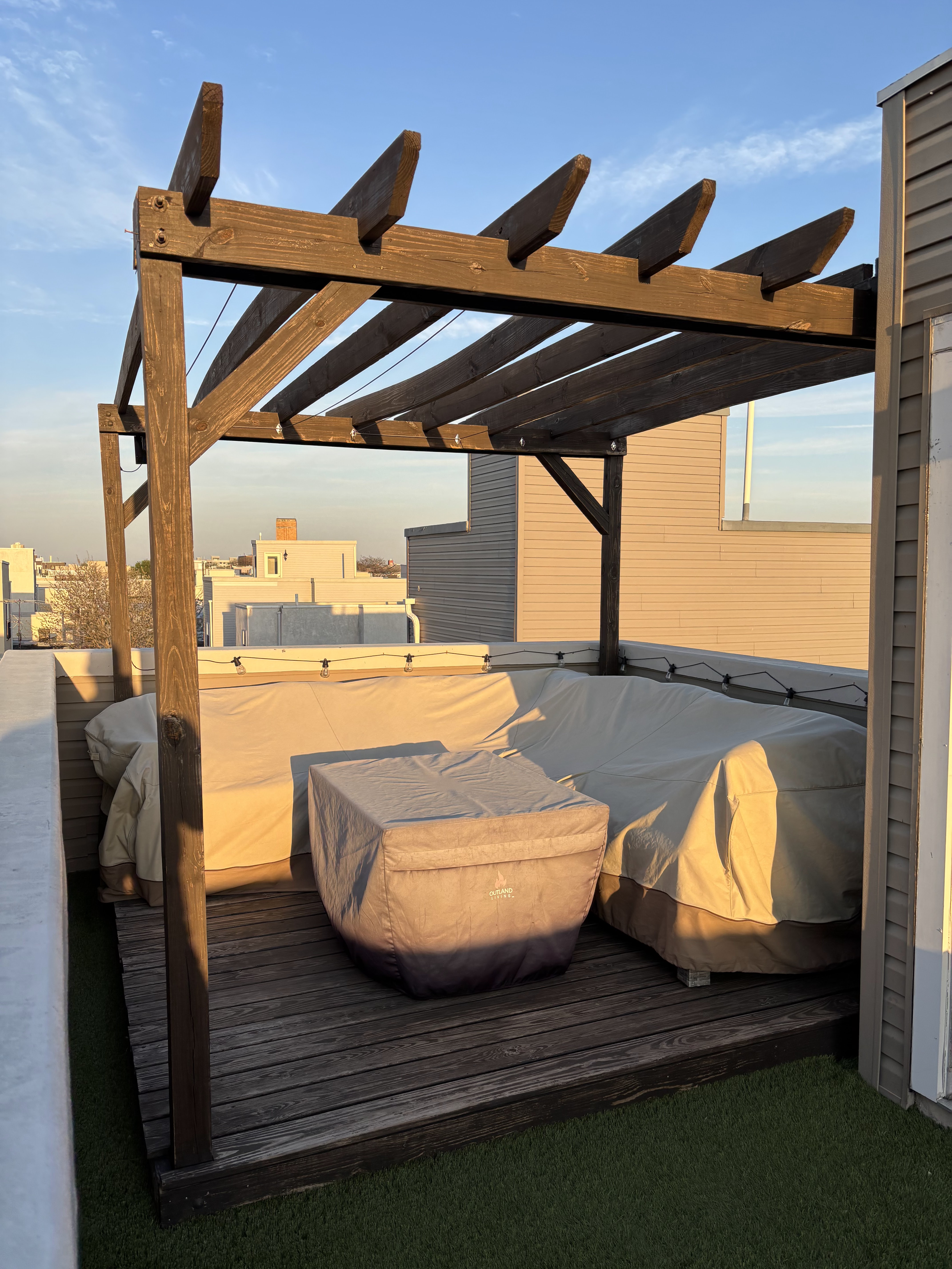 Roof deck with pergola