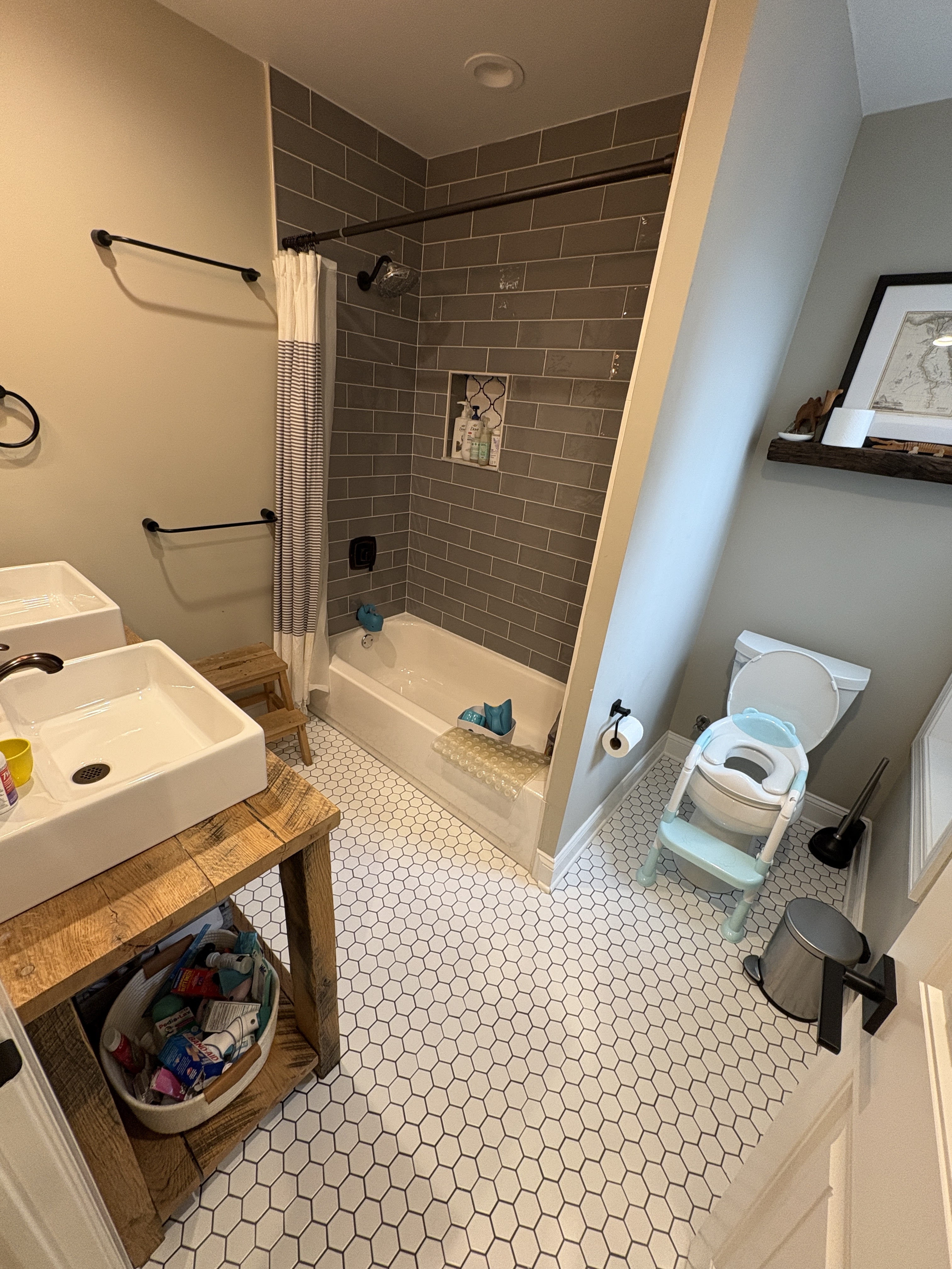 Second floor full bathroom